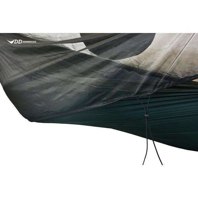 DD Hammocks Superlight Mosquito Net detail, showcasing lightweight fabric and cinched closure for easy use. DD Hammocks Superlight Mosquito Net detail, showcasing lightweight fabric and cinched closure for easy use.