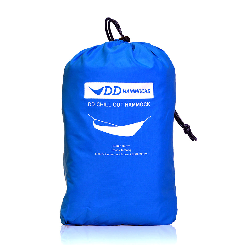 Blue storage bag for DD Chill Out Hammock, featuring logo and hammock setup details for outdoor lounging.