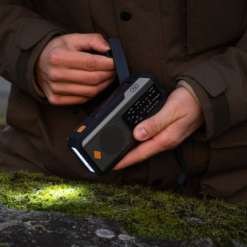 Universal Survival Emergency Hub (Powerbank, Torch, Radio, SOS)