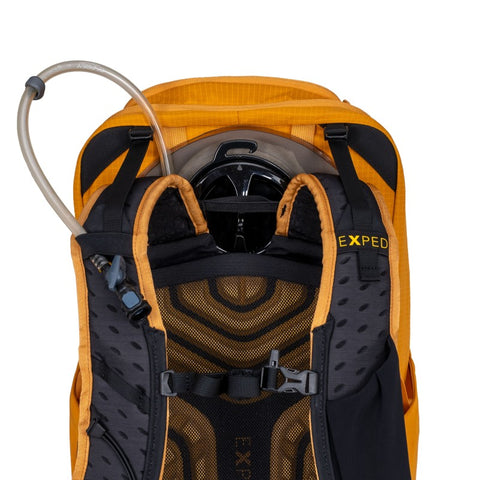 Close-up of Skyline 20 Backpack's Air Flow back system and hydration tube, designed for comfort and versatility during outdoor activities.