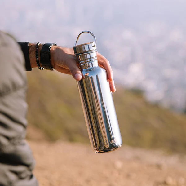 klean_kanteen_reflect_bottle_held_in_hand_showing_bamboo_lid